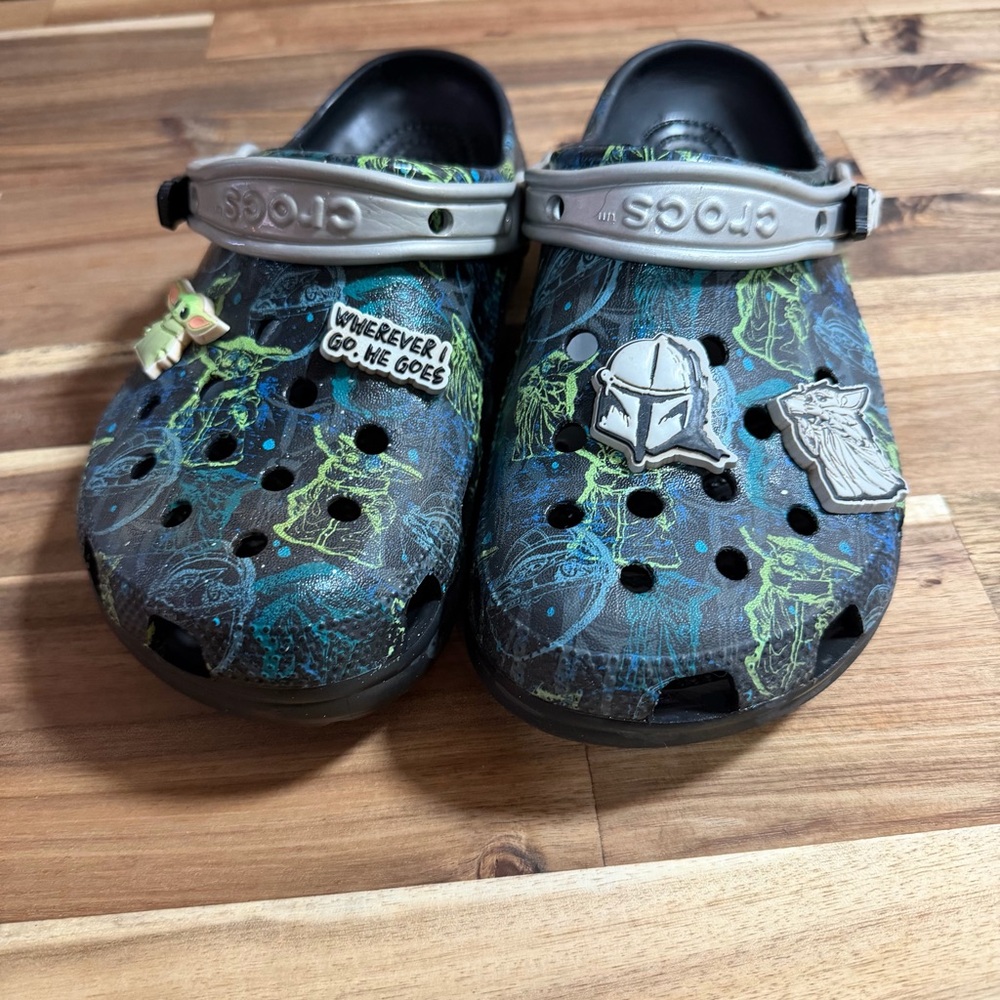 CROCS Kids Star Wars Patterned Clogs in Black, Green & Teal